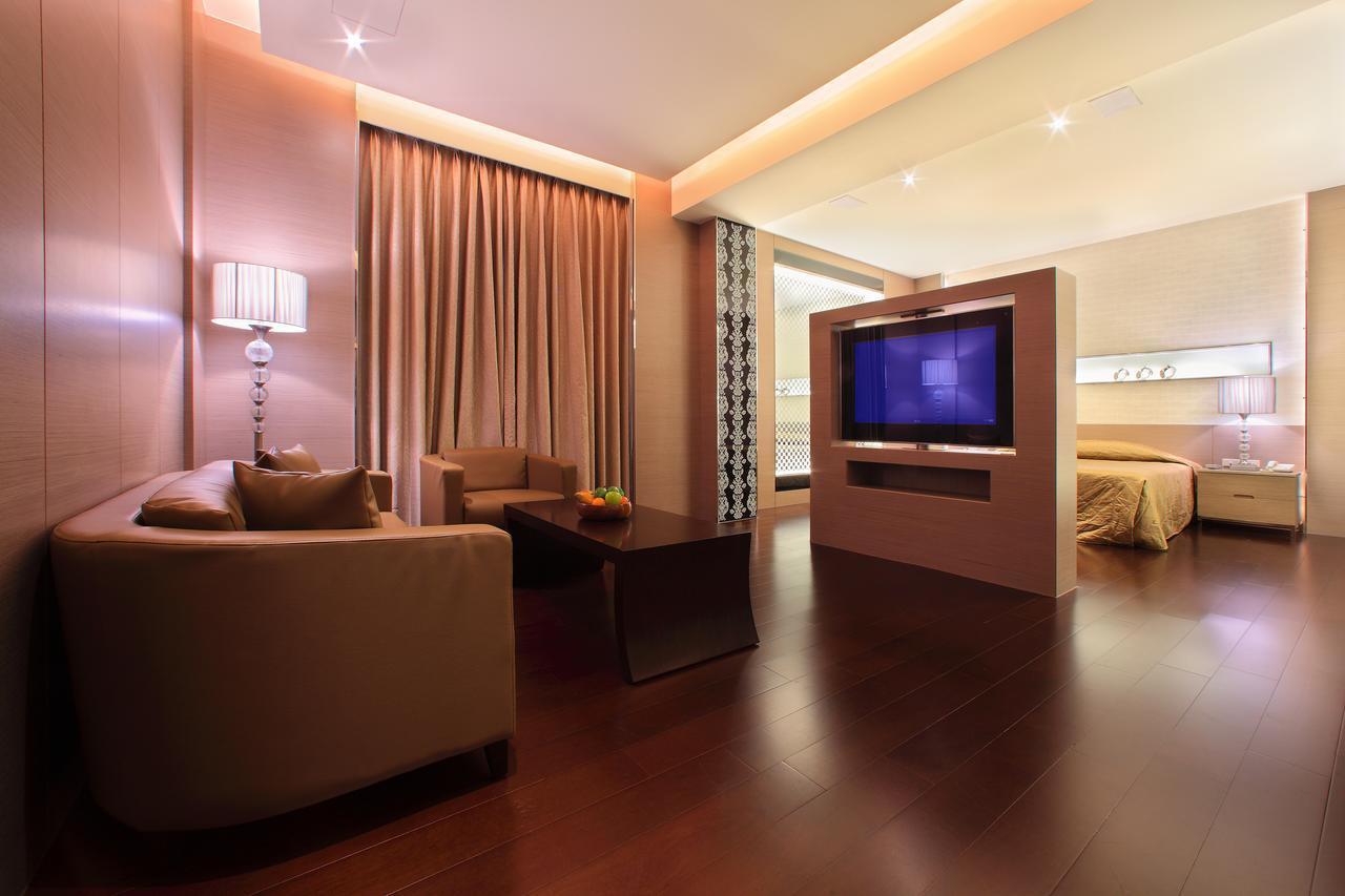 Spring Hotel Taichung Exterior foto